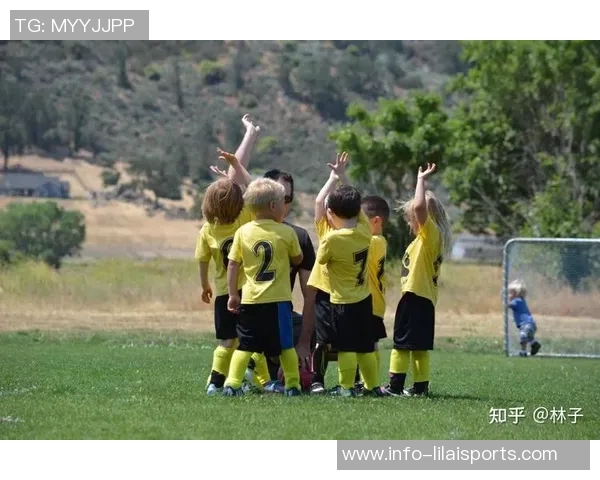 足球特长生的成长之路:从校园到职业的梦想与挑战 足球特长生的成长之路:从校园到职业的梦想与挑战